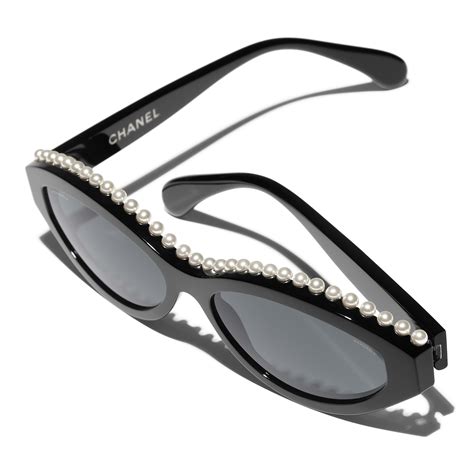 chanel knockoff sunglasses with pearls.